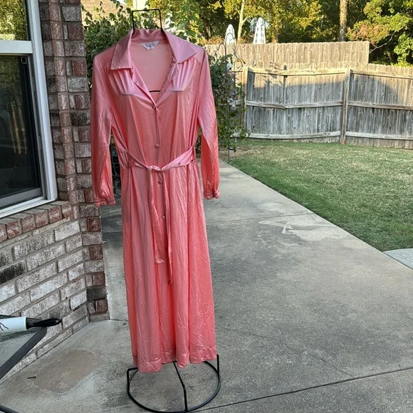 Nos Vintage Vanity Fair SILKY robe Peach Long Nylon Belted Robe